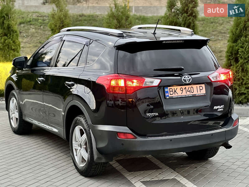 Внедорожник / Кроссовер Toyota RAV4 2014 в Ровно