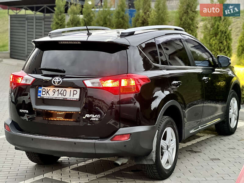 Внедорожник / Кроссовер Toyota RAV4 2014 в Ровно