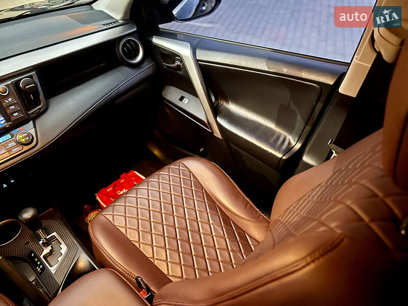 Внедорожник / Кроссовер Toyota RAV4 2014 в Ровно