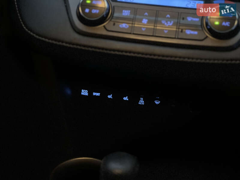 Внедорожник / Кроссовер Toyota RAV4 2014 в Ровно