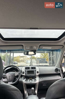 Внедорожник / Кроссовер Toyota RAV4 2010 в 