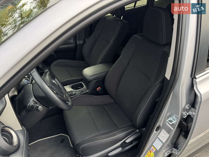 Позашляховик / Кросовер Toyota RAV4 2018 в Дніпрі