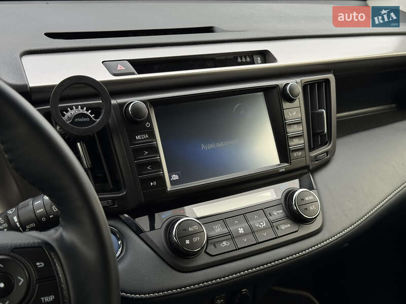 Позашляховик / Кросовер Toyota RAV4 2018 в Дніпрі