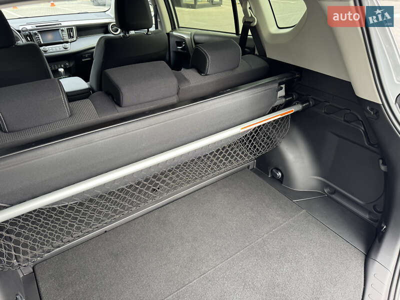 Позашляховик / Кросовер Toyota RAV4 2018 в Дніпрі