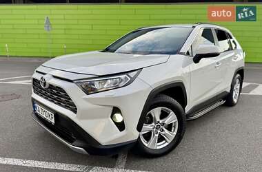 Внедорожник / Кроссовер Toyota RAV4 2019 в 