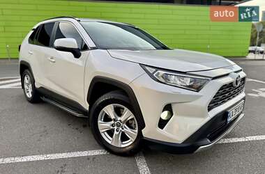 Внедорожник / Кроссовер Toyota RAV4 2019 в 