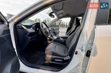 Внедорожник / Кроссовер Toyota RAV4 2019 в 