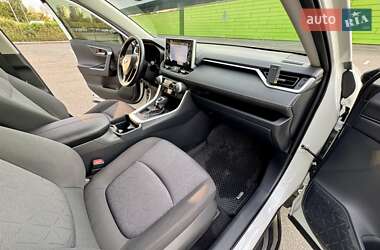 Внедорожник / Кроссовер Toyota RAV4 2019 в 