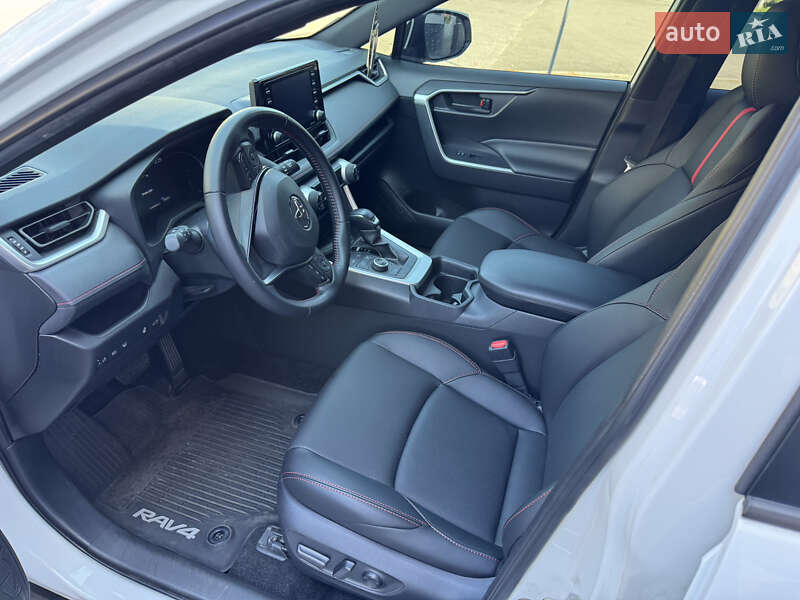 Внедорожник / Кроссовер Toyota RAV4 2021 в Киеве