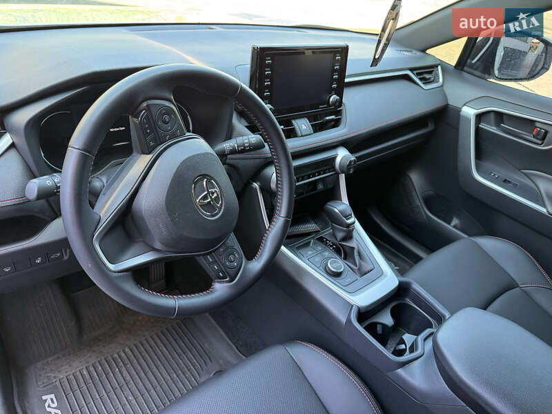 Внедорожник / Кроссовер Toyota RAV4 2021 в Киеве