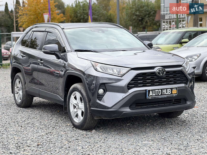 Внедорожник / Кроссовер Toyota RAV4 2021 в Бердичеве