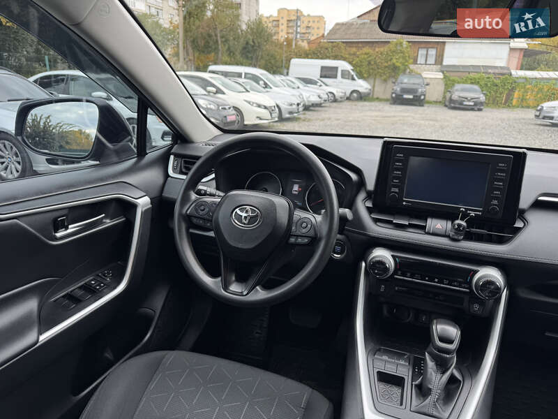 Внедорожник / Кроссовер Toyota RAV4 2021 в Бердичеве