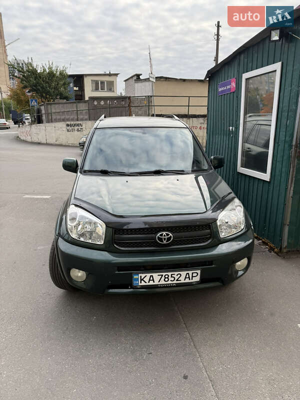Внедорожник / Кроссовер Toyota RAV4 2004 в Киеве