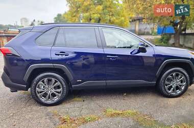 Позашляховик / Кросовер Toyota RAV4 2023 в 