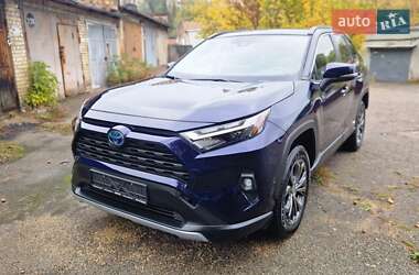 Позашляховик / Кросовер Toyota RAV4 2023 в 