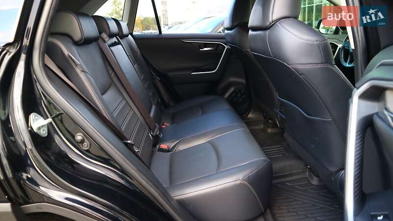 Позашляховик / Кросовер Toyota RAV4 2020 в Києві