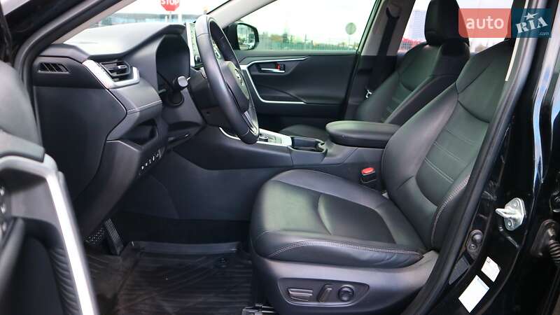 Позашляховик / Кросовер Toyota RAV4 2020 в Києві