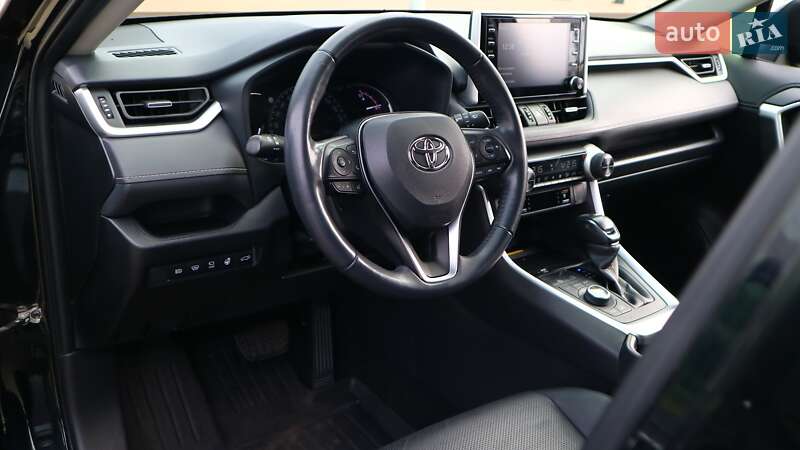 Позашляховик / Кросовер Toyota RAV4 2020 в Києві