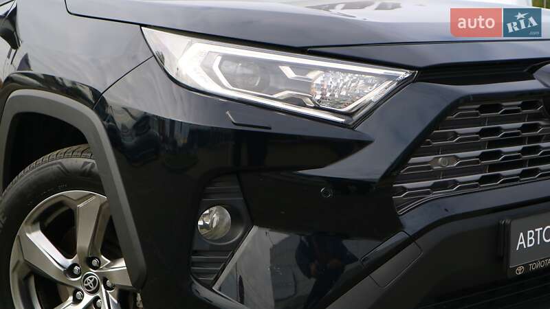Позашляховик / Кросовер Toyota RAV4 2020 в Києві