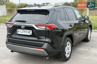 Внедорожник / Кроссовер Toyota RAV4 2021 в 