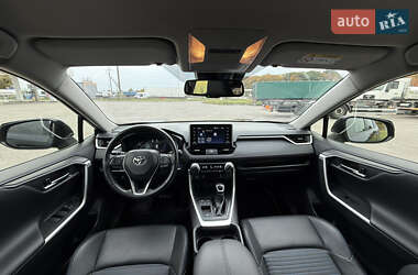 Внедорожник / Кроссовер Toyota RAV4 2021 в 