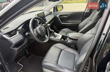 Внедорожник / Кроссовер Toyota RAV4 2021 в 