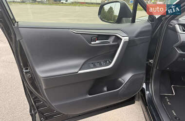 Внедорожник / Кроссовер Toyota RAV4 2021 в 