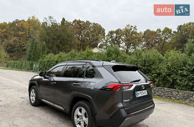 Внедорожник / Кроссовер Toyota RAV4 2019 в 