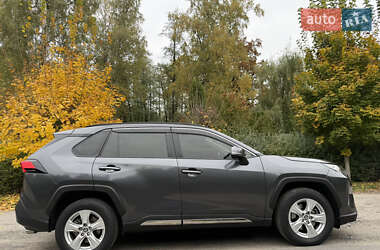 Внедорожник / Кроссовер Toyota RAV4 2019 в 