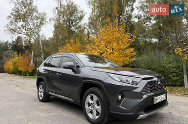 Внедорожник / Кроссовер Toyota RAV4 2019 в 