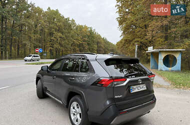 Внедорожник / Кроссовер Toyota RAV4 2019 в 