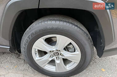 Внедорожник / Кроссовер Toyota RAV4 2019 в 