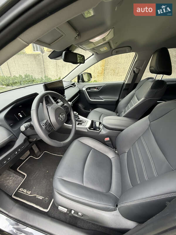 Позашляховик / Кросовер Toyota RAV4 2024 в Львові