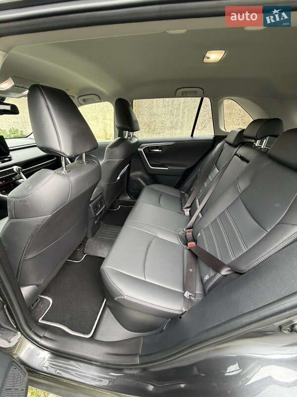 Позашляховик / Кросовер Toyota RAV4 2024 в Львові