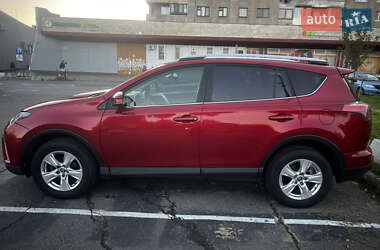 Позашляховик / Кросовер Toyota RAV4 2016 в 