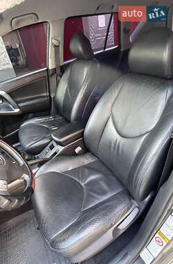 Позашляховик / Кросовер Toyota RAV4 2010 в 