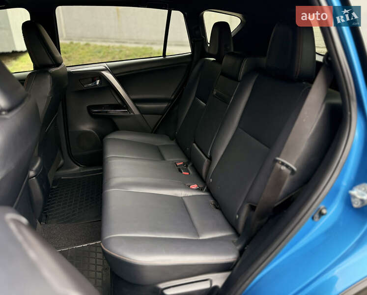 Внедорожник / Кроссовер Toyota RAV4 2017 в Харькове