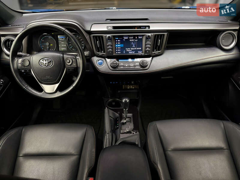 Внедорожник / Кроссовер Toyota RAV4 2017 в Харькове