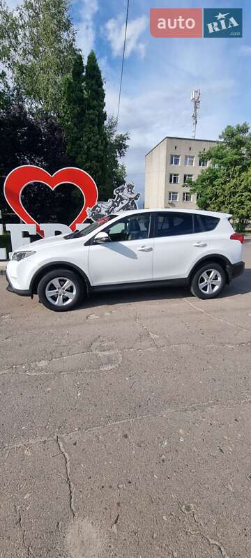 Позашляховик / Кросовер Toyota RAV4 2014 в Рівному