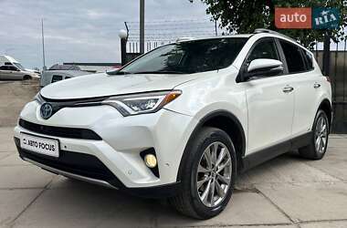 Внедорожник / Кроссовер Toyota RAV4 2017 в 