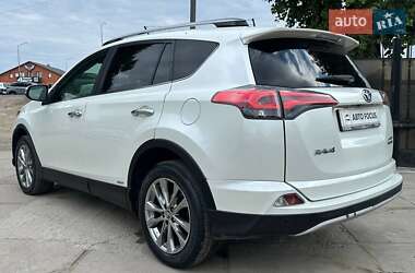 Внедорожник / Кроссовер Toyota RAV4 2017 в 