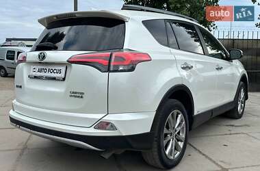Внедорожник / Кроссовер Toyota RAV4 2017 в 