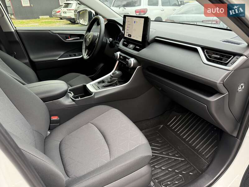 Внедорожник / Кроссовер Toyota RAV4 2023 в Виннице