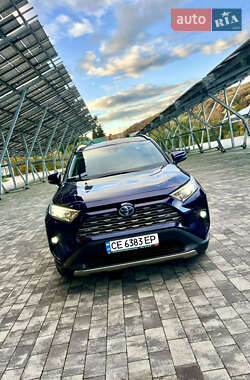 Позашляховик / Кросовер Toyota RAV4 2022 в 