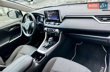 Позашляховик / Кросовер Toyota RAV4 2022 в 