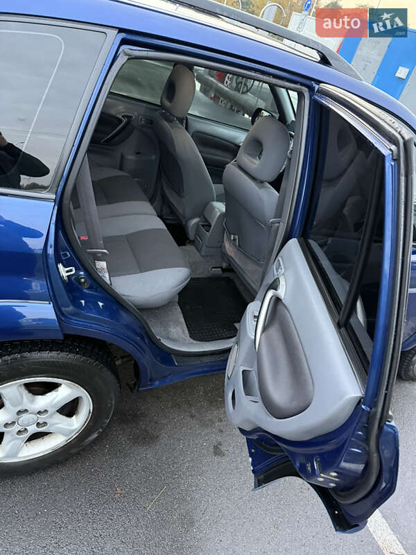 Внедорожник / Кроссовер Toyota RAV4 2002 в Киеве