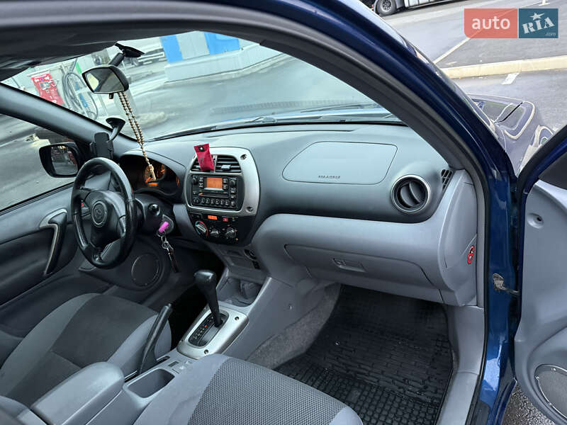 Внедорожник / Кроссовер Toyota RAV4 2002 в Киеве