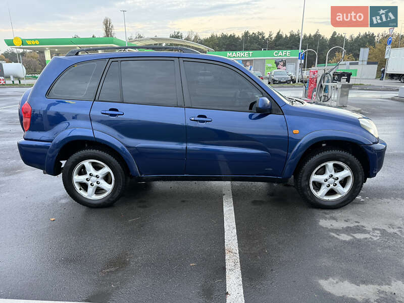 Внедорожник / Кроссовер Toyota RAV4 2002 в Киеве