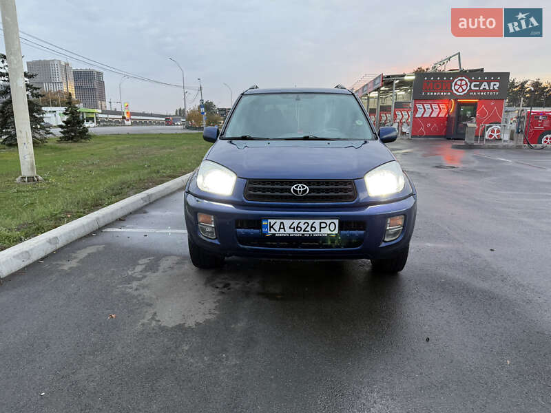 Внедорожник / Кроссовер Toyota RAV4 2002 в Киеве