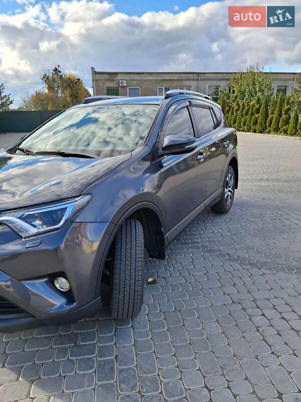 Внедорожник / Кроссовер Toyota RAV4 2016 в Ильинцах фото 4 Внедорожник / Кроссовер Toyota RAV4 2016 в Ильинцах